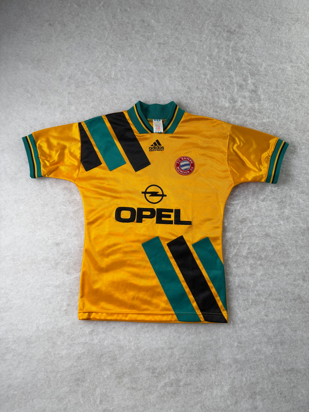 FC Bayern Trikot Equipment