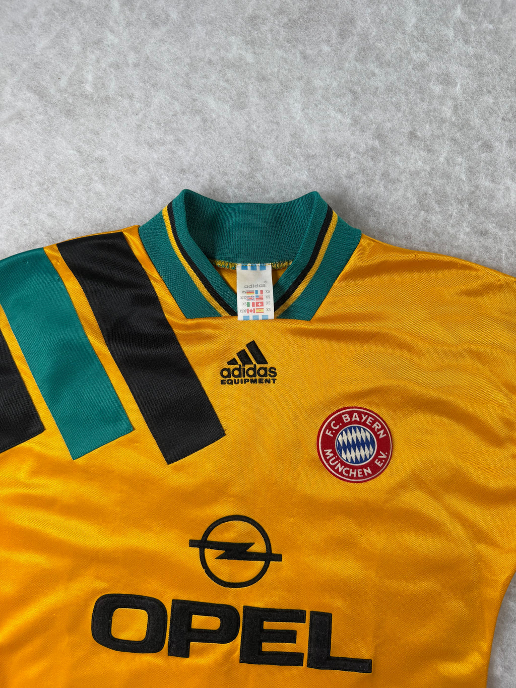FC Bayern Trikot Equipment