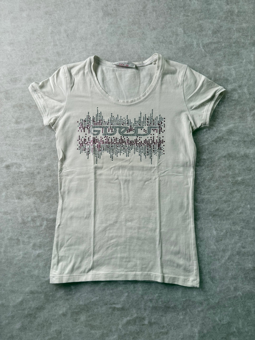 Guess Top mit Logo