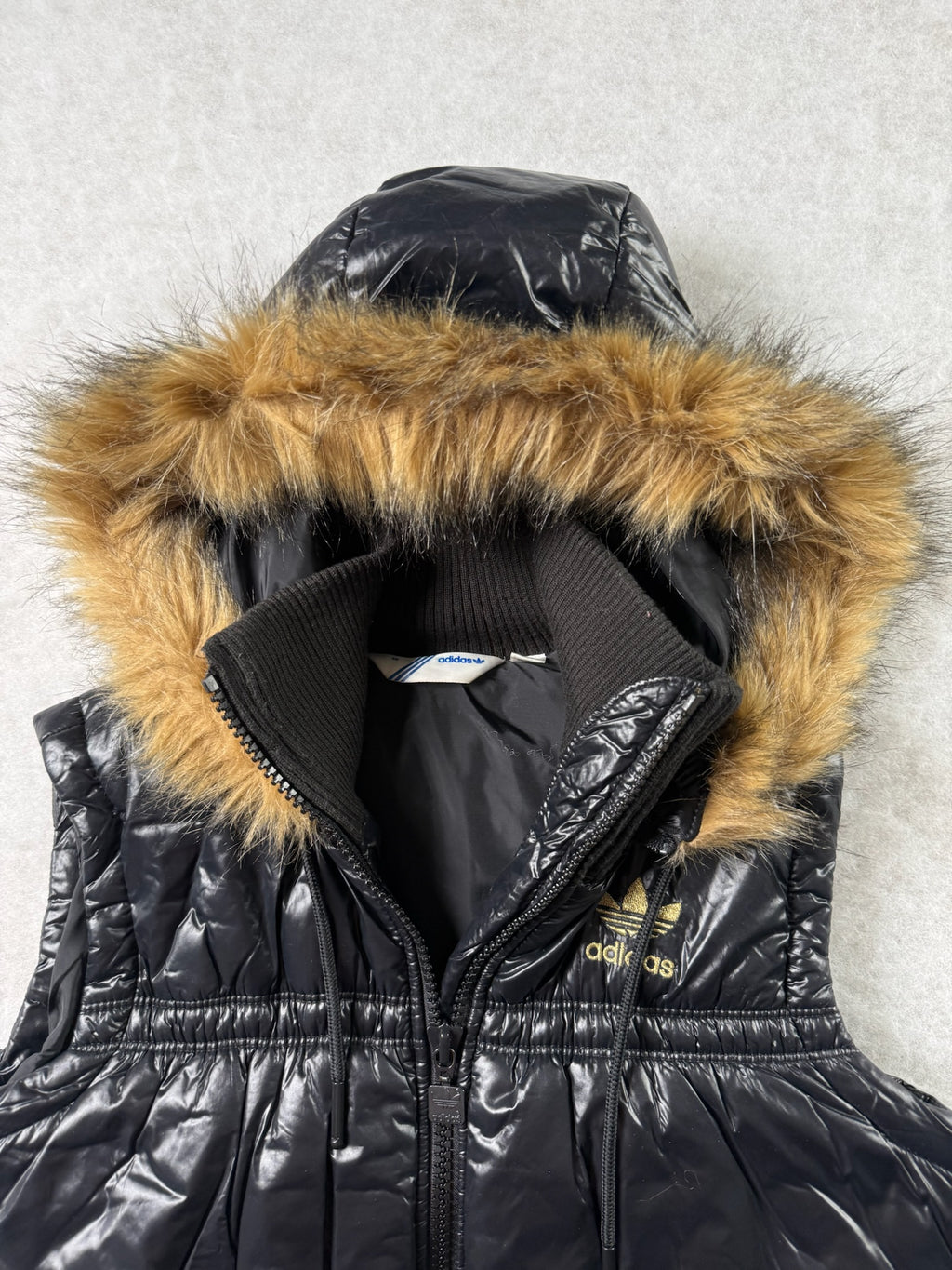 Adidas Weste mit Kunst Fell Kapuze