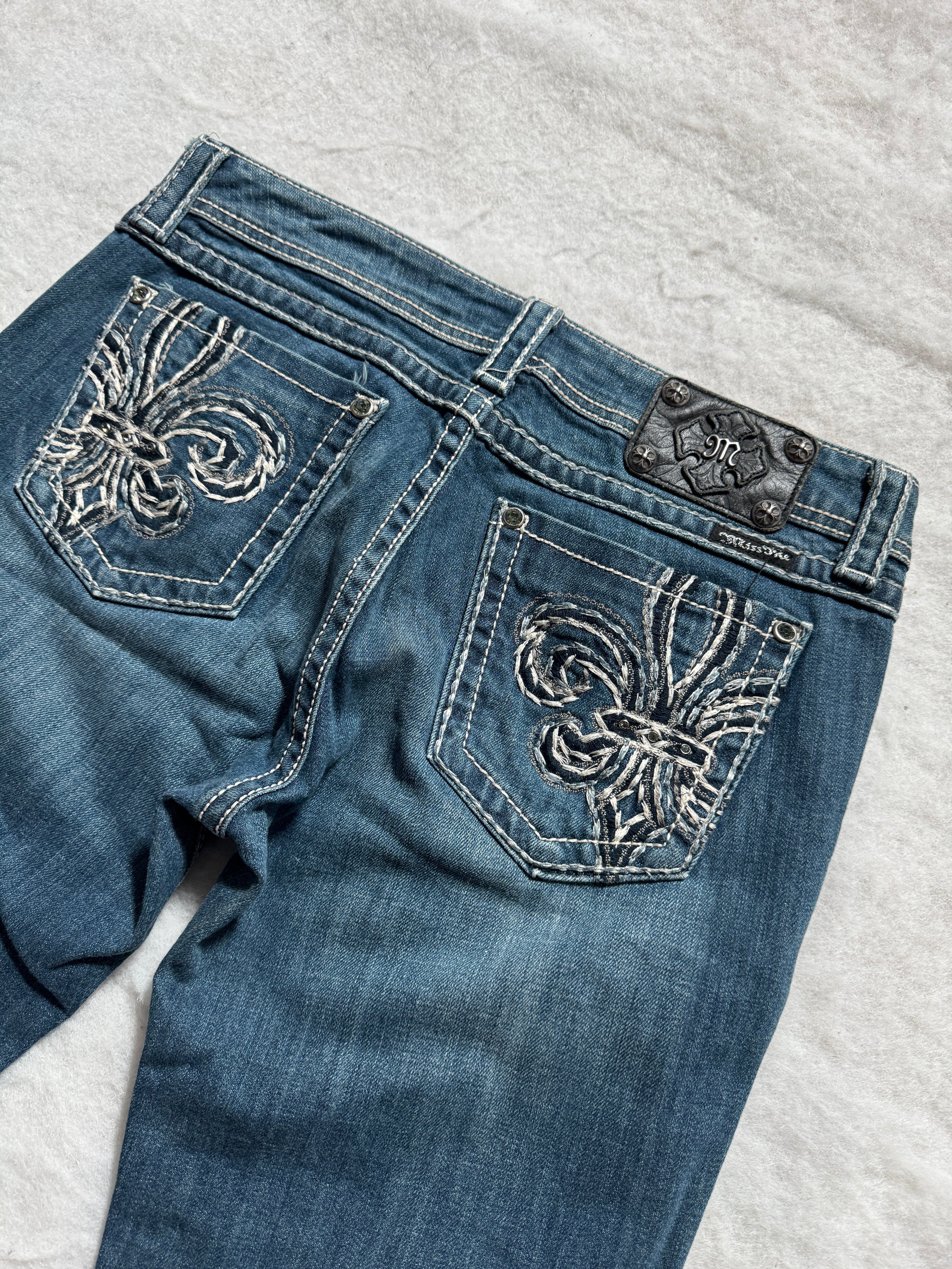 Miss Me Boot Cut Low Waist Jeans 31