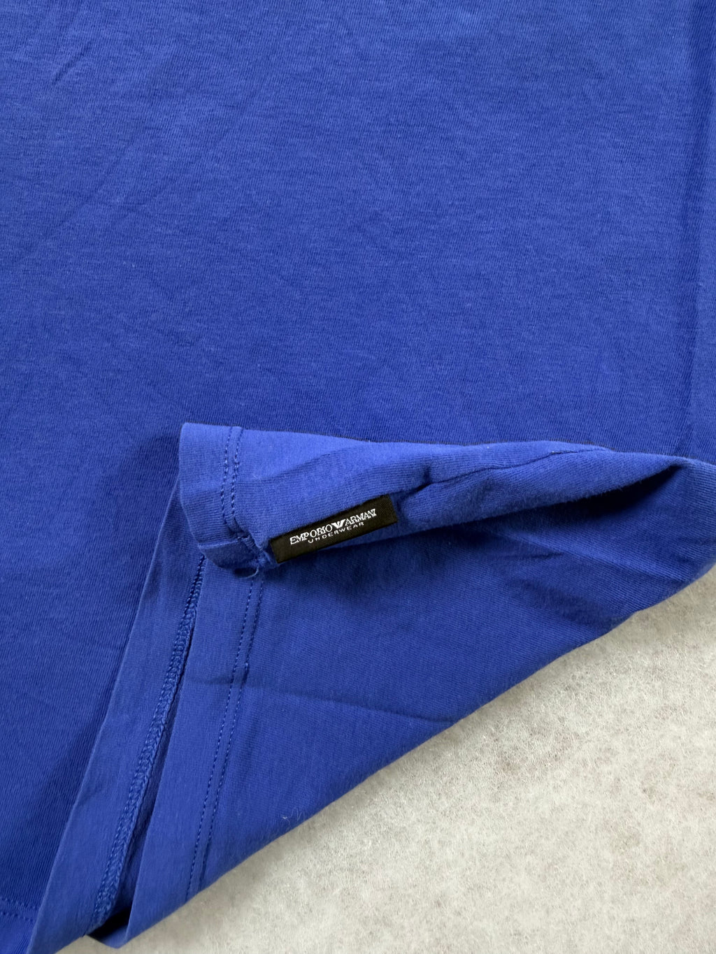 Armani Top mit Steinen