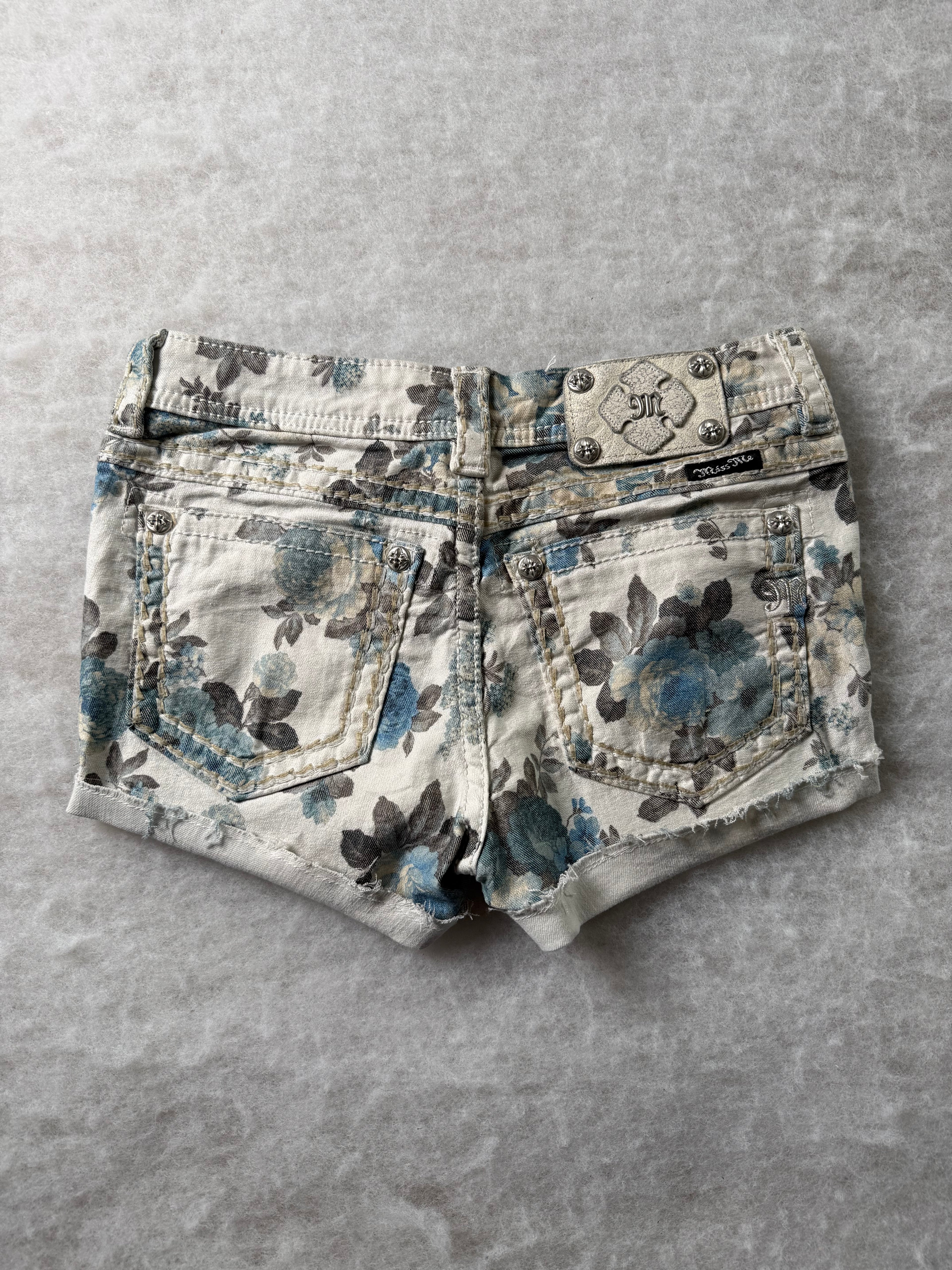 Miss Me Shorts 28