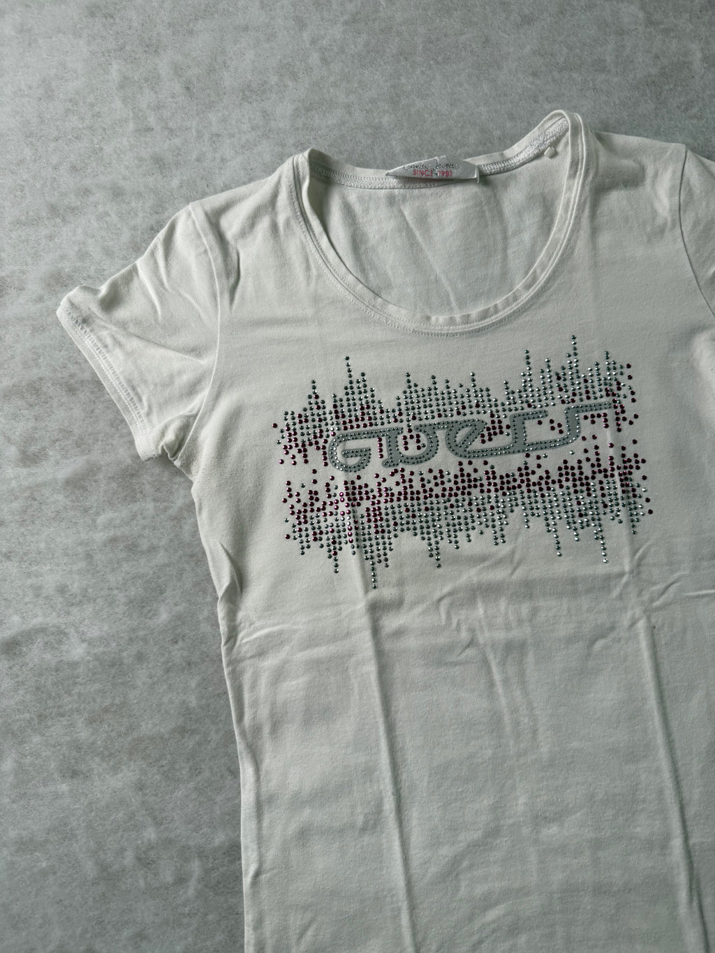 Guess Top mit Logo