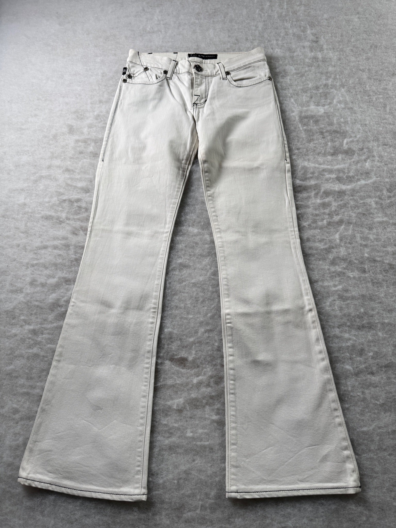 Rock & Republic Boot Cut Low Waist Jeans 27