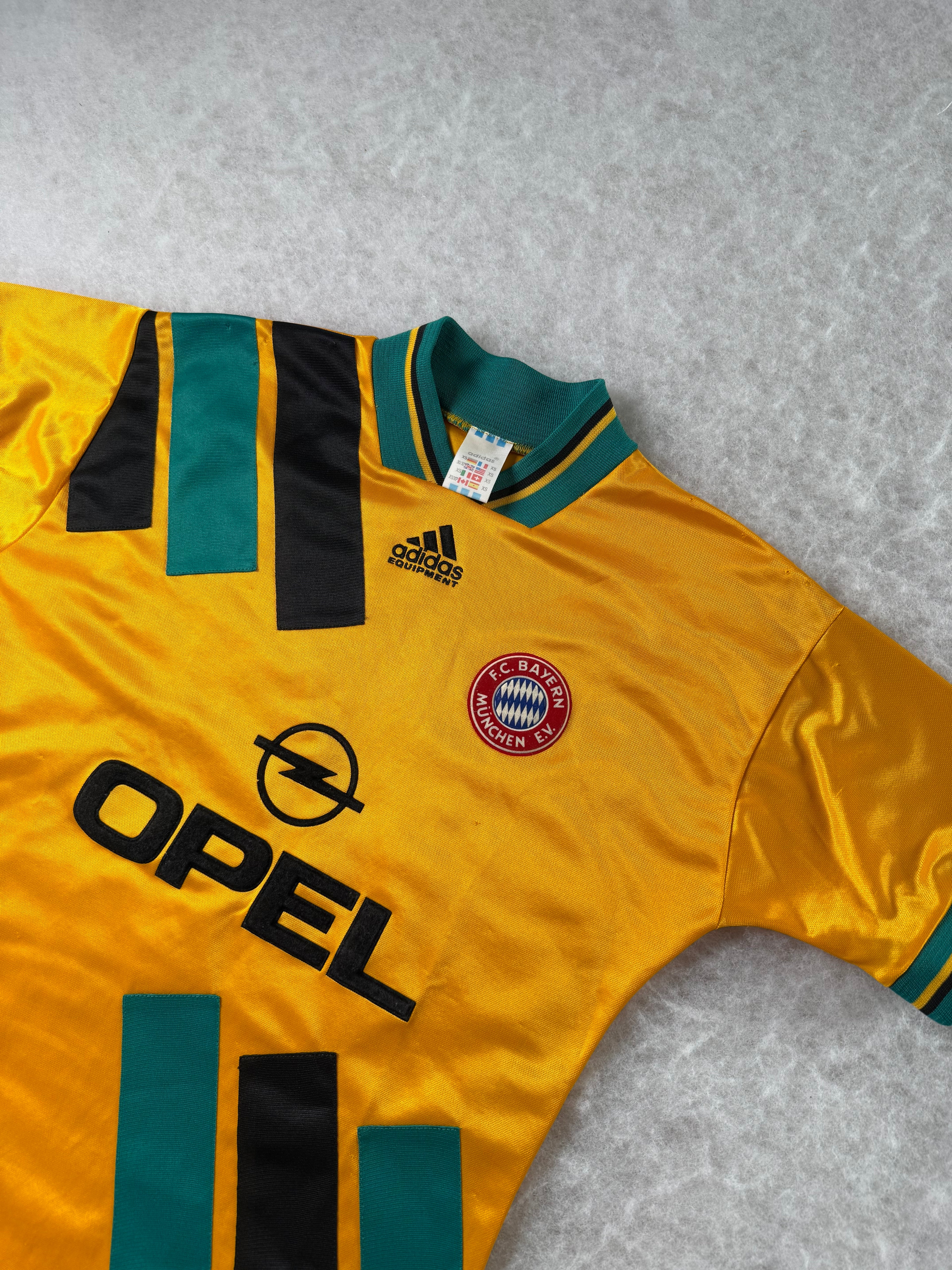 FC Bayern Trikot Equipment